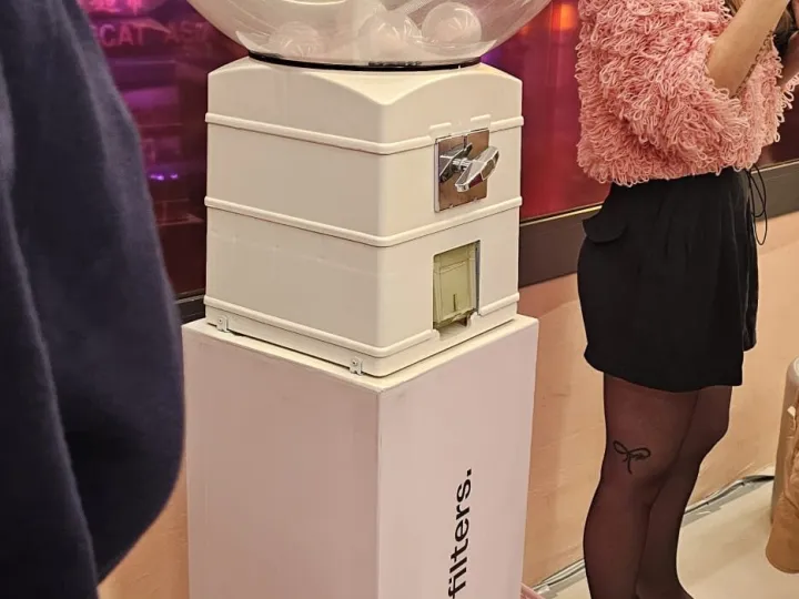 Máquina de bolas sorpresa con base personalizada